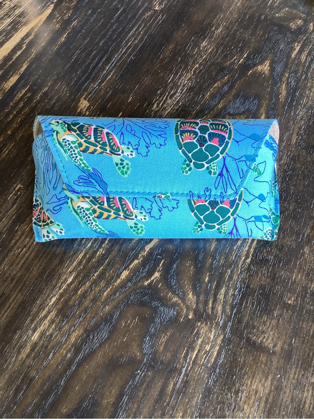 Vera Bradley Turquoise Sea Turtle and Coral Sunglasses Case
